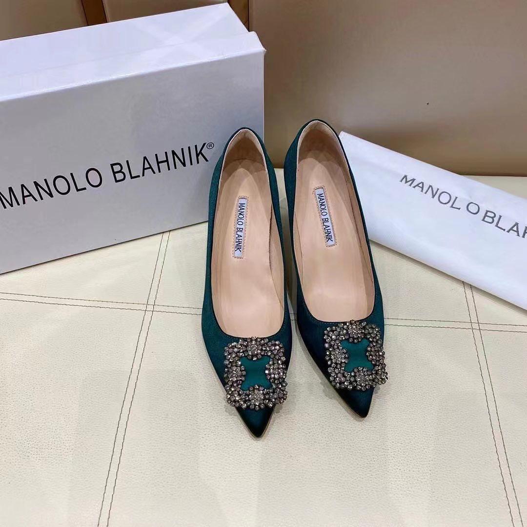 Hangisi Satin Pumps