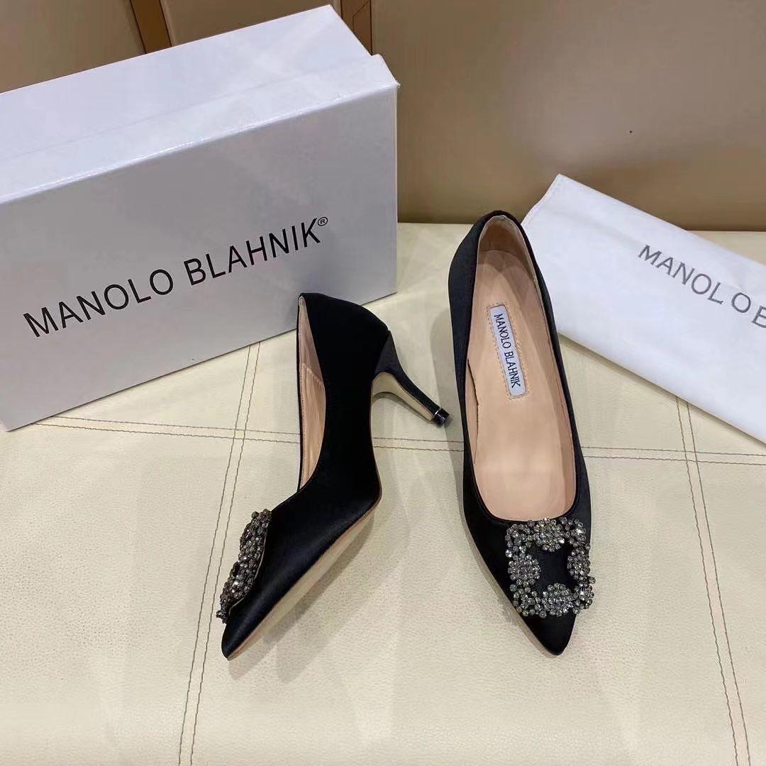 Hangisi Satin Pumps